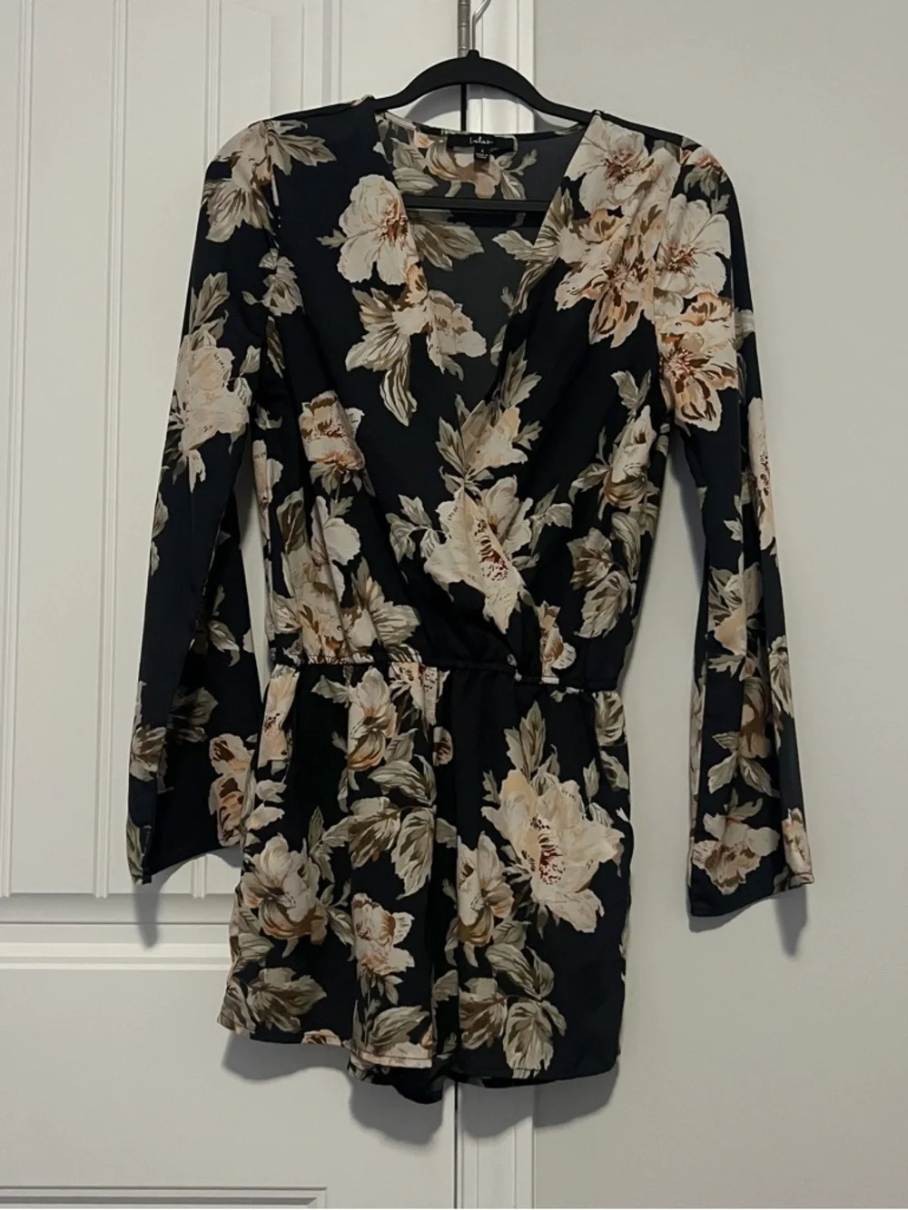 Lulus Floral Romper Size S – Like New Black Long Sleeve